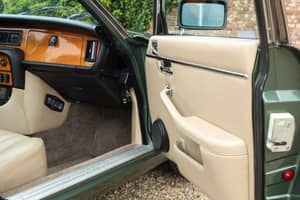Image 48/50 of Jaguar XJ 6 4.2 (1985)