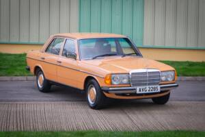 Image 1/32 of Mercedes-Benz 250 (1978)