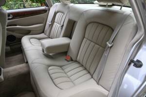 Immagine 45/50 di Jaguar XJ 8 Executive (2002)