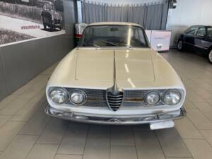 Image 3/23 of Alfa Romeo 2000 Spider (1961)