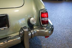 Image 13/28 of Mercedes-Benz 190 SL (1960)