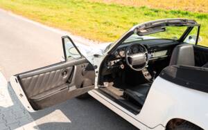 Image 17/48 of Porsche 911 Carrera 4 (1992)