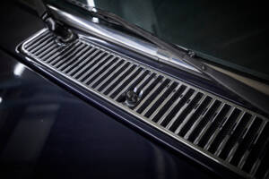 Image 22/97 of Daimler Double Six (1994)