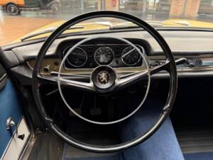 Bild 21/36 von Peugeot 404 Coupé (1966)