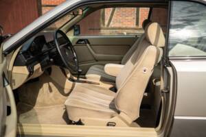 Afbeelding 23/63 van Mercedes-Benz 230 CE (1988)