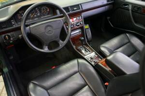Immagine 35/46 di Mercedes-Benz 300 CE-24 (1992)