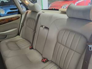 Bild 26/50 von Jaguar XJ 8 Executive (1998)