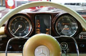 Bild 36/39 von Mercedes-Benz 220 SE b (1964)