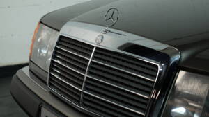 Imagen 4/40 de Mercedes-Benz 250 TD (1990)