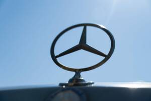 Bild 19/46 von Mercedes-Benz 300 CE (1988)