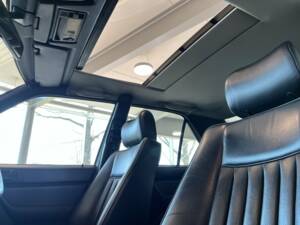 Bild 19/22 von Mercedes-Benz 300 E 4-Matic (1988)
