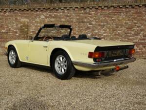 Image 30/50 of Triumph TR 6 (1971)