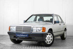 Image 3/50 of Mercedes-Benz 190 E (1986)