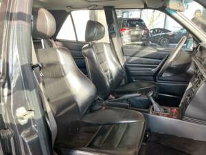 Bild 15/22 von Mercedes-Benz 190 E 2.5-16 (1990)