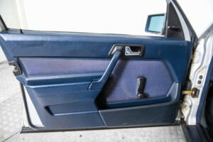 Image 30/50 of Mercedes-Benz 190 E (1986)