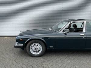 Image 5/8 of Jaguar XJ 12 (1991)