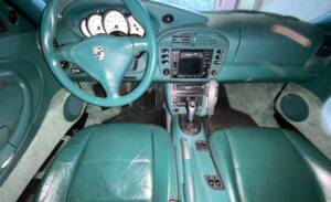 Image 2/7 of Porsche 911 Carrera 4 (2000)