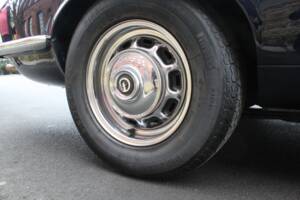 Bild 18/27 von Daimler Double Six Avon-Stevens (1978)