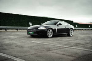 Image 2/33 of Jaguar XKR (2008)