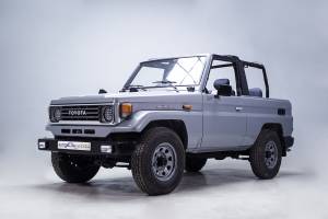 Image 4/27 de Toyota Land Cruiser BJ73 (1991)