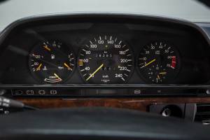 Image 23/34 of Mercedes-Benz 500 SEC (1984)
