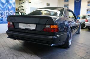 Afbeelding 13/35 van Mercedes-Benz 300 CE-24 (1992)