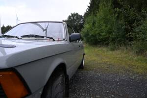 Image 4/64 of BMW 320&#x2F;4 (1977)