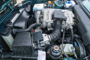 Image 4/50 of BMW 316i Touring (1993)