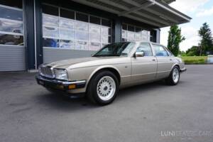Image 2/61 de Jaguar Sovereign 3.6 (1987)