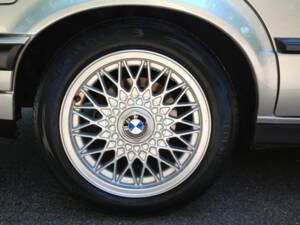 Immagine 17/50 di BMW 325i Touring (1992)