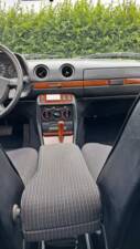 Afbeelding 7/25 van Mercedes-Benz 230 E (1984)