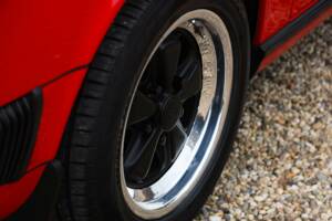 Image 28/50 of Porsche 911 Carrera 3.2 (1988)