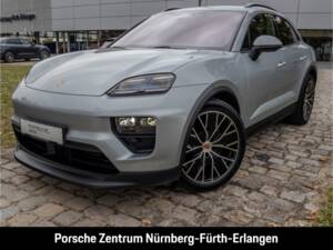 Image 1/49 of Porsche Macan 4 (2025)