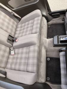 Immagine 29/75 di BMW 320i (1988)
