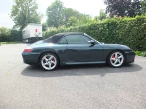 Bild 33/73 von Porsche 911 Carrera 4S (2004)