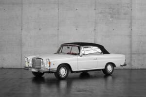 Image 2/50 of Mercedes-Benz 280 SE 3,5 (1969)