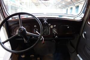 Image 18/43 of Citroën Traction Avant 7 C (1935)