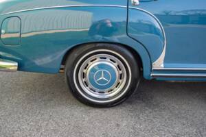 Bild 30/31 von Mercedes-Benz 220 a (1955)