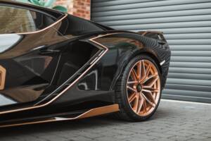 Image 30/68 of Lamborghini Sián FKP 37 (2021)
