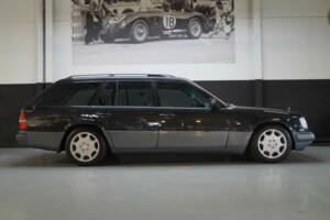 Bild 27/50 von Mercedes-Benz E 280 T (1994)