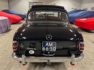Image 19/24 of Mercedes-Benz 220 S (1958)