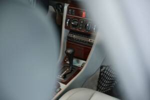 Bild 32/50 von Mercedes-Benz 500 E (1993)