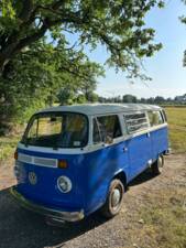 Image 6/20 of Volkswagen T2b Kombi (1974)