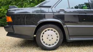 Imagen 16/69 de Mercedes-Benz 190 E 2.3-16 (1985)