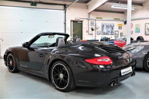 Image 2/12 of Porsche 911 Carrera GTS (2011)