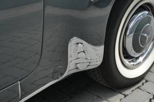Image 46/50 de Mercedes-Benz 190 SL (1961)