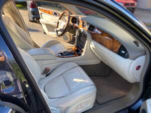 Bild 9/17 von Jaguar XJR Super V8 (2003)