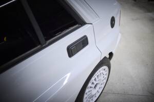 Image 37/93 of Lancia Delta HF Integrale Evoluzione I (1992)