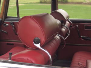 Image 29/31 of Mercedes-Benz 220 SE b (1963)