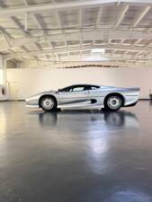 Imagen 2/47 de Jaguar XJ 220 (1993)